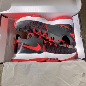 Nike LeBron Witness 5 Basketball Shoes size 14 NWOT